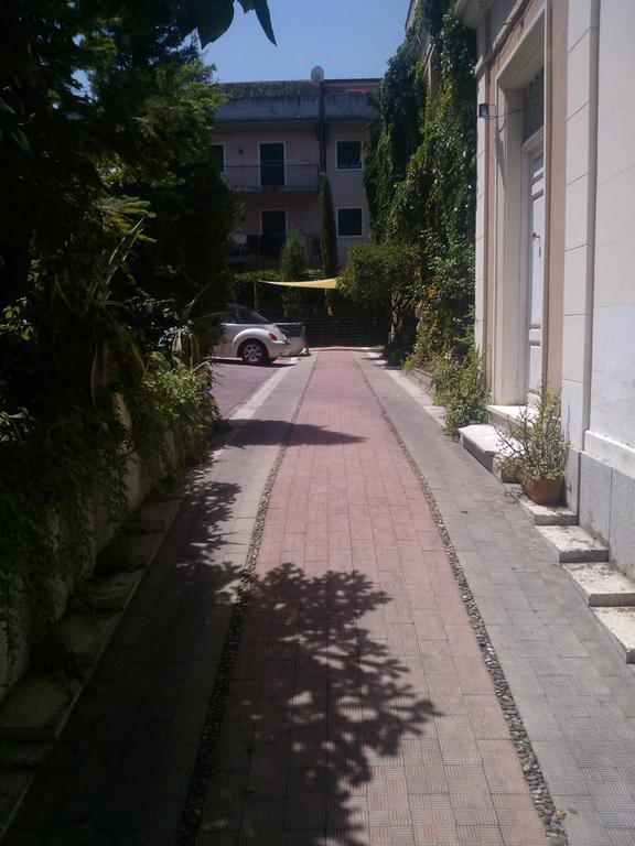 Appartamento In Villa 阿奇雷亚莱 外观 照片